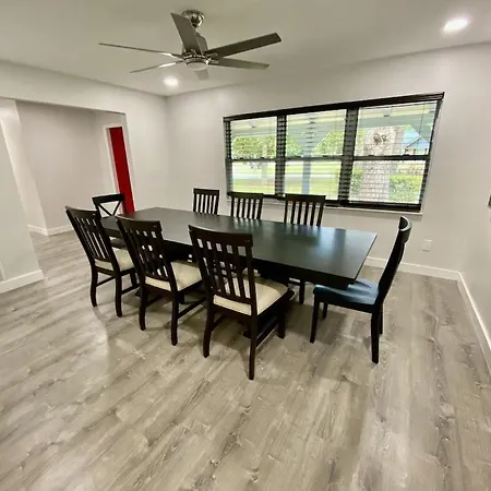 2400 Heated Sqft Centrally Located Majestic House With King Beds